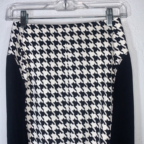MICHAEL Michael Kors Black White Front Zipper Houndstooth Skirt Size 0 - Picture 7 of 11
